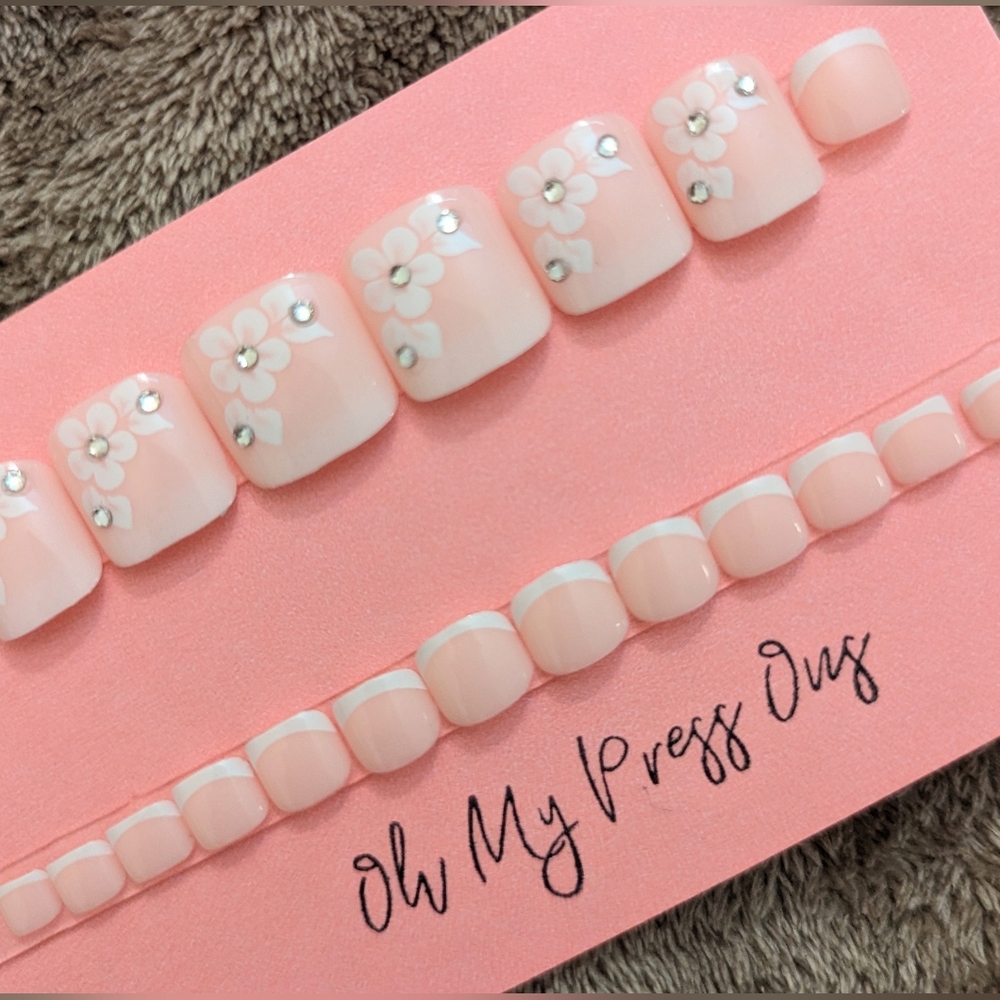 Press-On Toe Nails with application kit